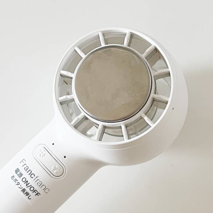Francfranc（フランフラン）のおすすめの便利アイテム「フレ アイスタッチハンディファン ホワイト」