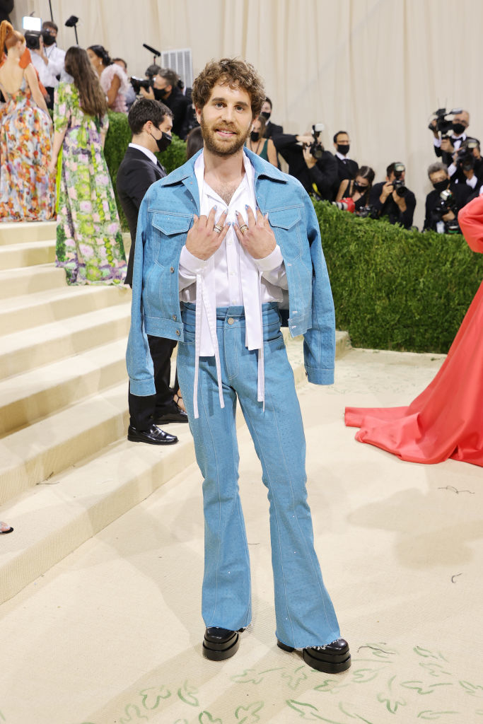 Ben posing at the met gala