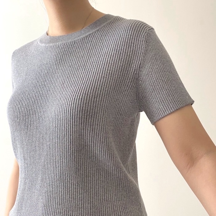 GU（ジーユー）のおすすめファッションアイテム「ラメクロップドセーター（半袖）」