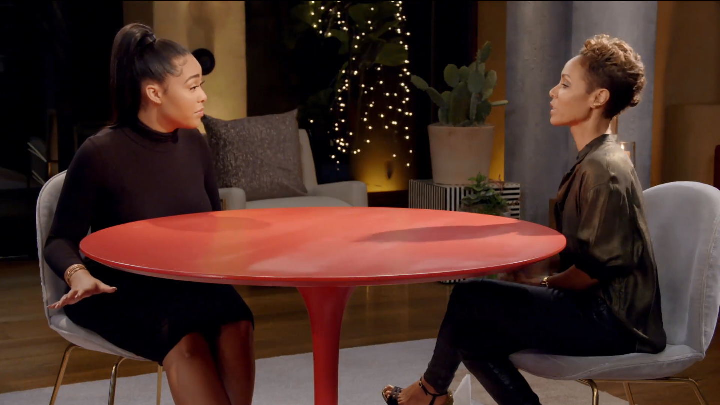Jordyn and Jada sitting at the round red table