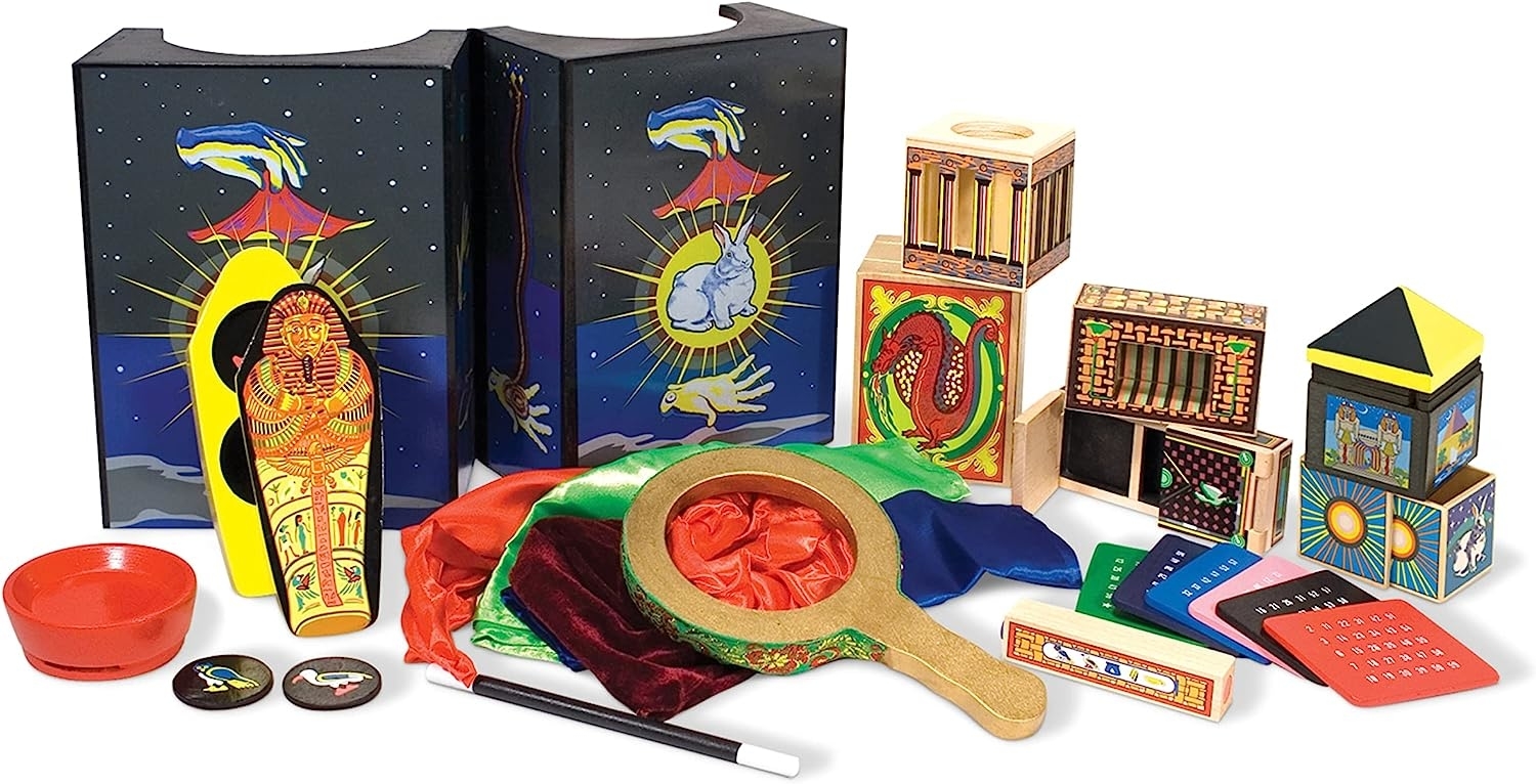 Complete wooden magic set with 52 different pieces