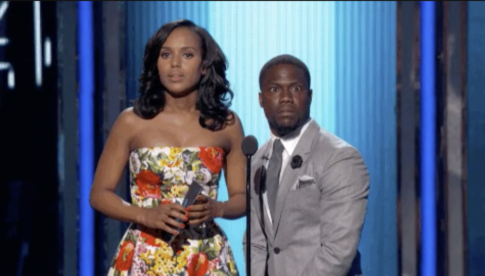 kevin hart next to kerry washington on stage