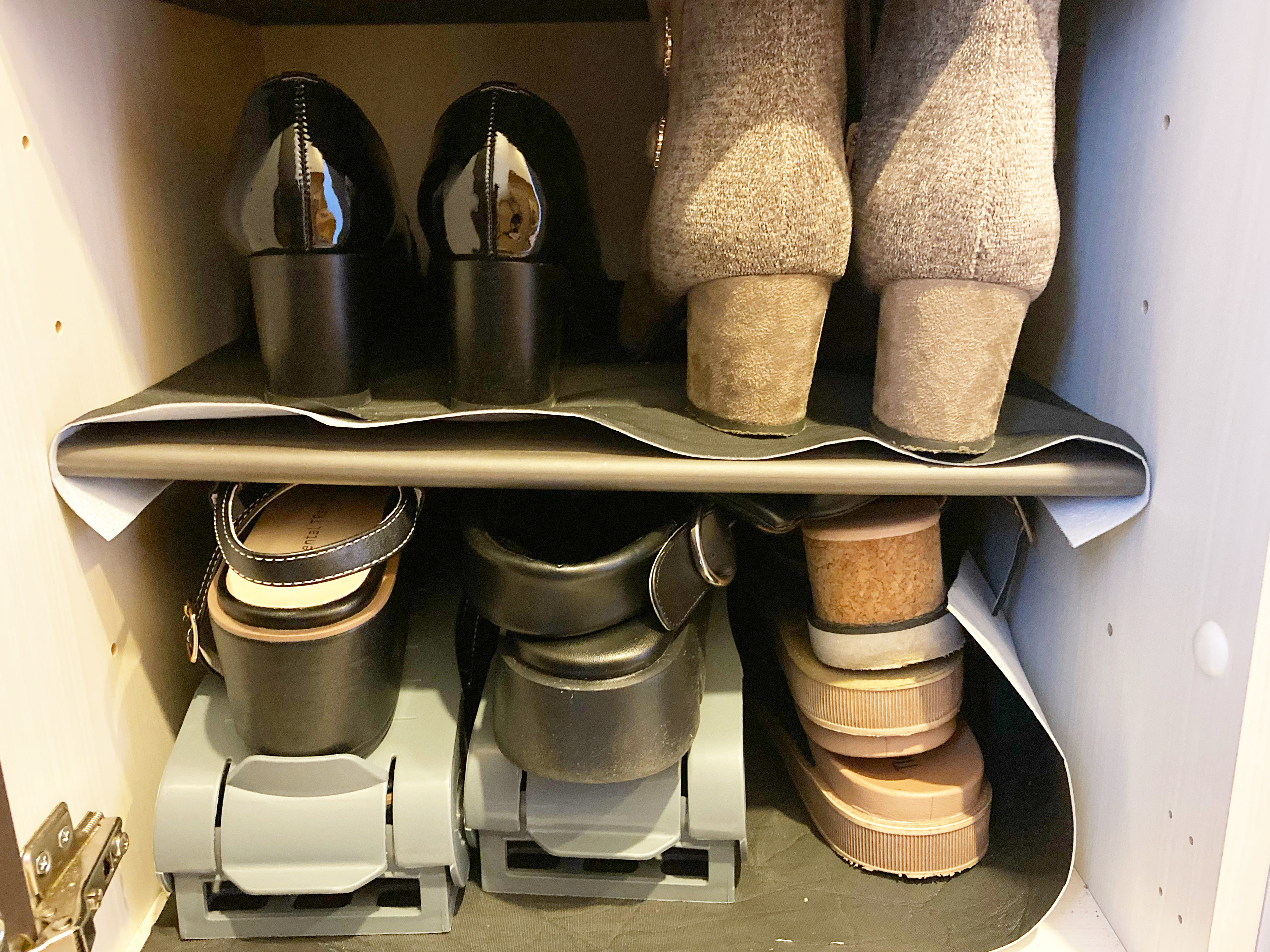 DAISO(ダイソー)の収納グッズ「角度が調整できるシューズラック」