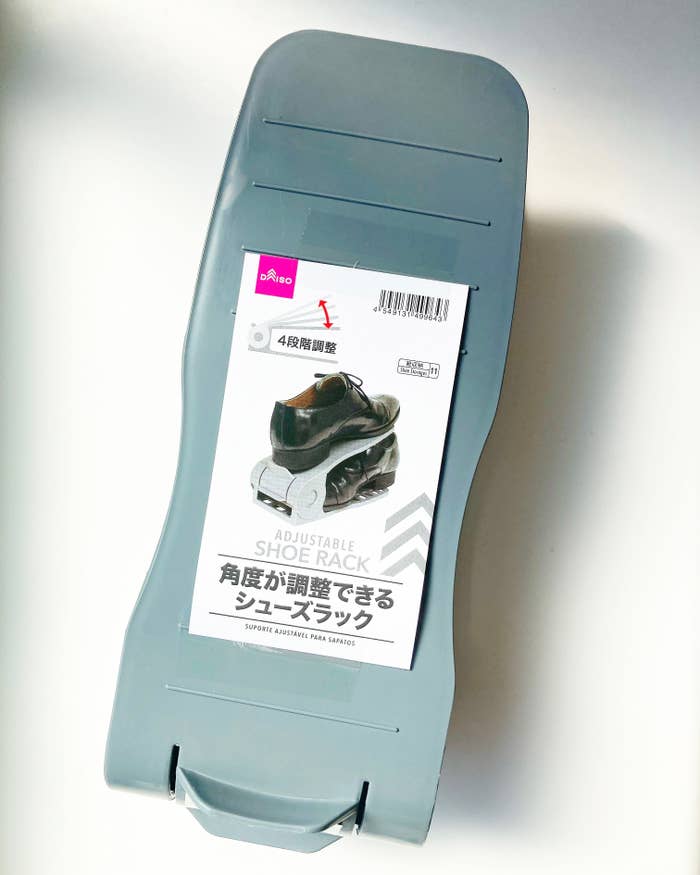 DAISO(ダイソー)の収納グッズ「角度が調整できるシューズラック」