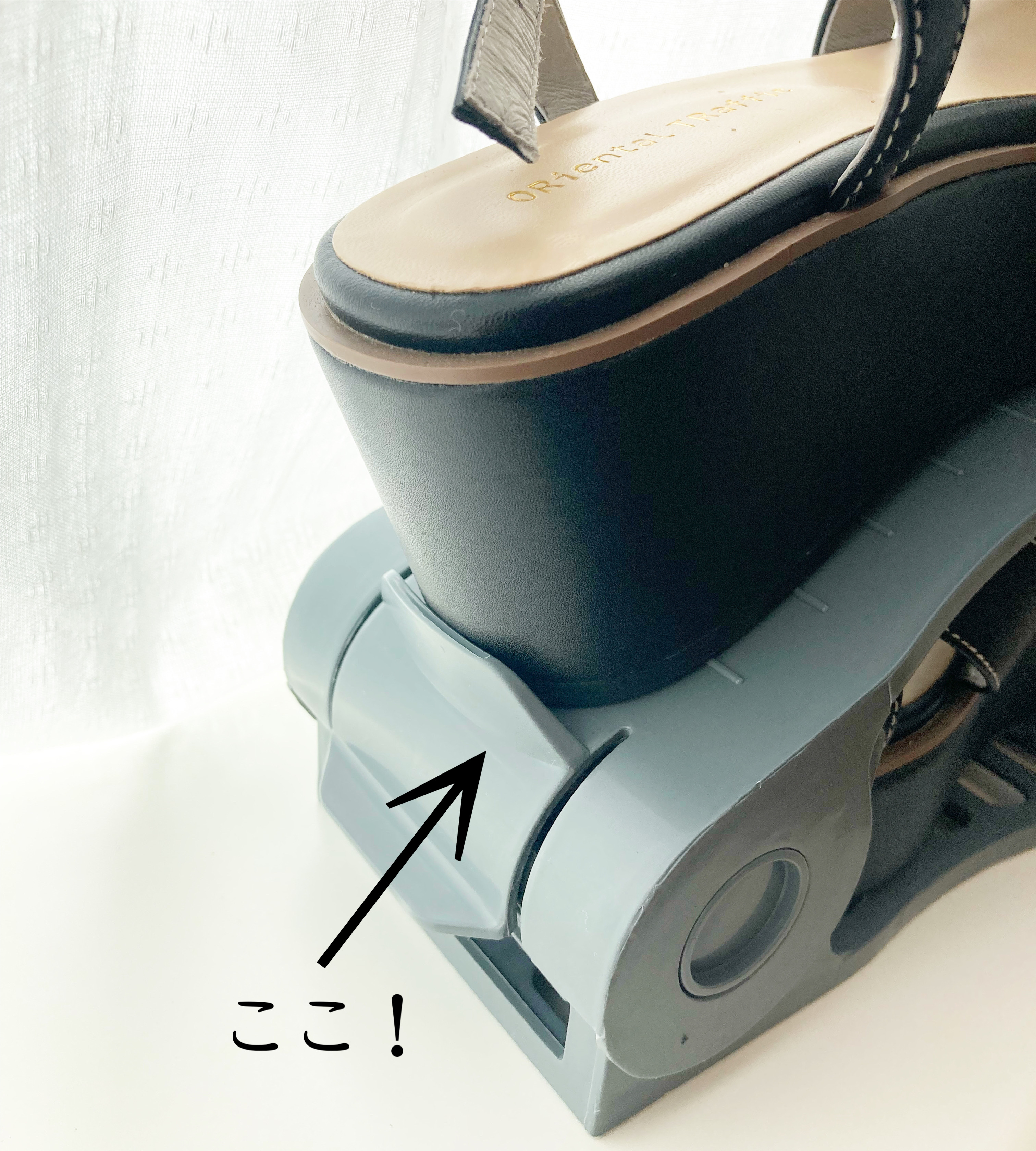 DAISO(ダイソー)の収納グッズ「角度が調整できるシューズラック」