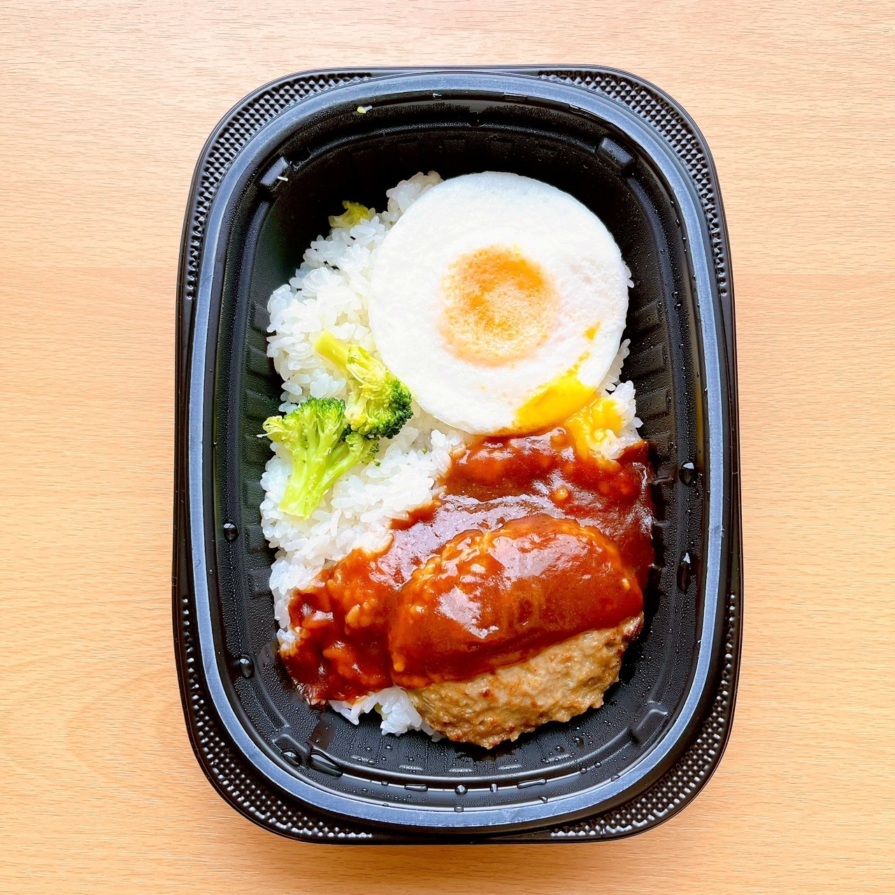 LAWSON（ローソン）のおすすめのお弁当「濃厚デミソースのロコモコ」