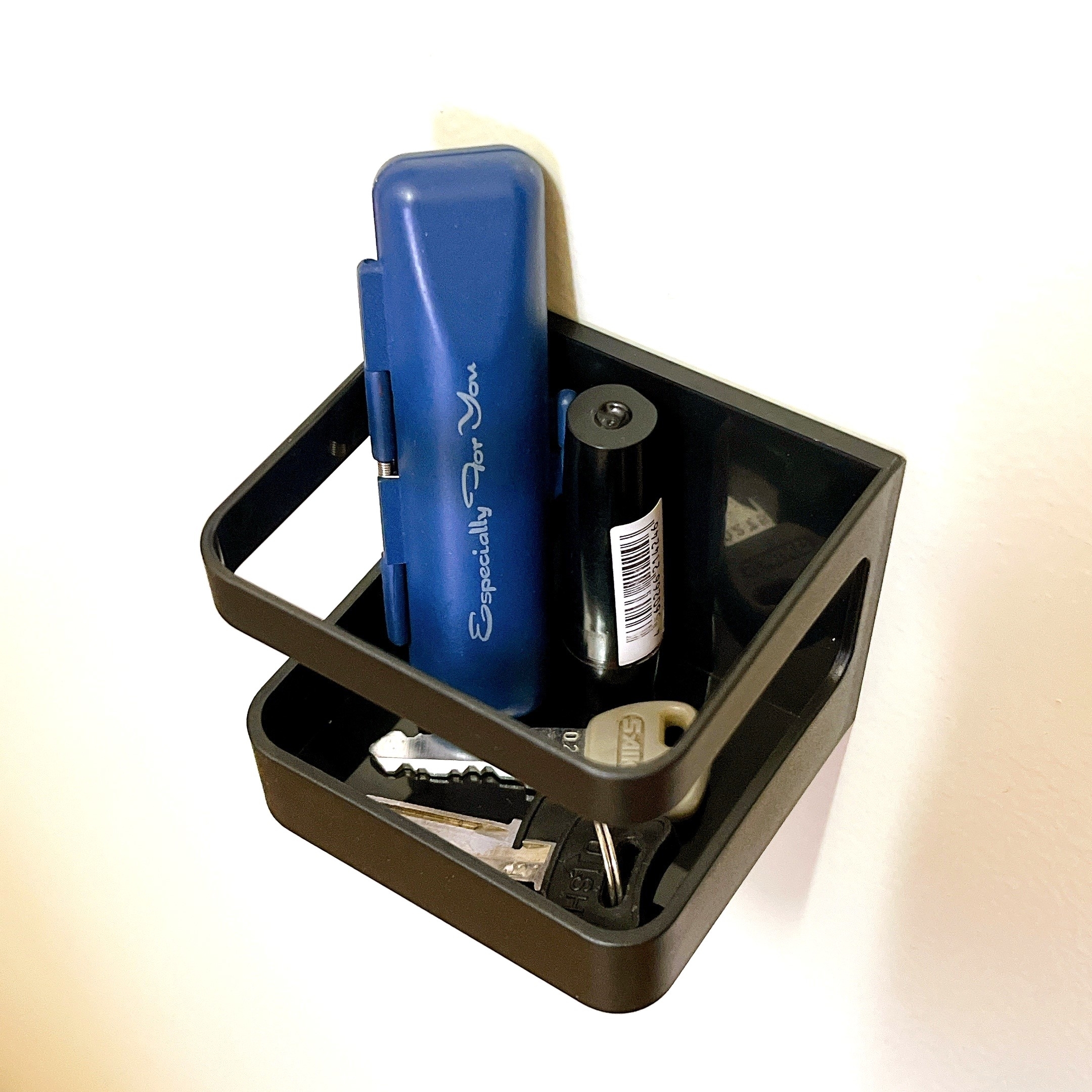 ダイソーのオススメのグッズ「傘たて(マグネットタイプ、黒)」