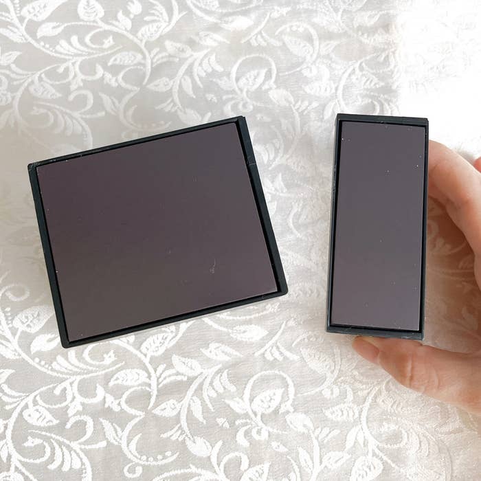 ダイソーのオススメのグッズ「傘たて(マグネットタイプ、黒)」