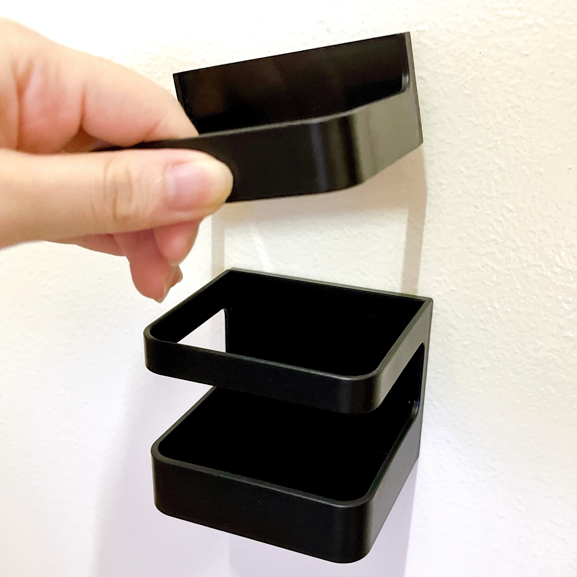 ダイソーのオススメのグッズ「傘たて（マグネットタイプ、黒）」