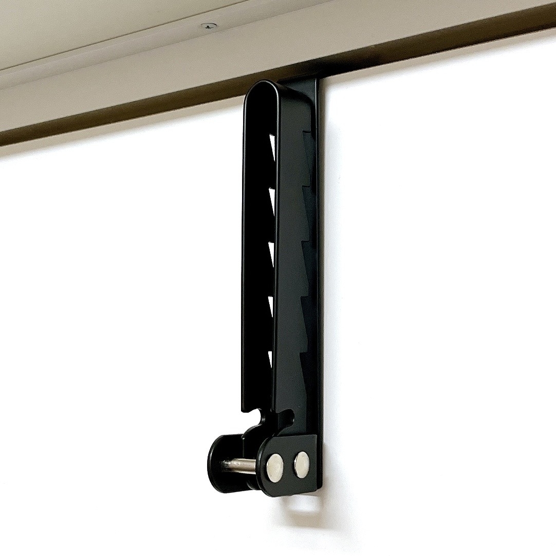 ダイソーのオススメのグッズ「折り畳み式ドアフック（ハンガー掛け）」