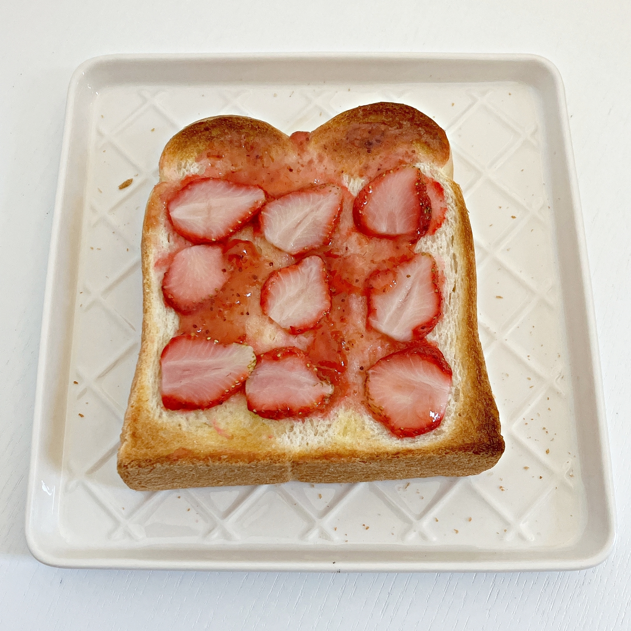 DAISO(ダイソー)のおすすめ食器「トーストプレート(アイボリー)」