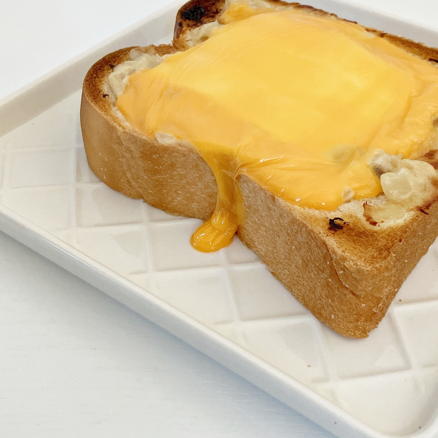 DAISO(ダイソー)のおすすめ食器「トーストプレート(アイボリー)」