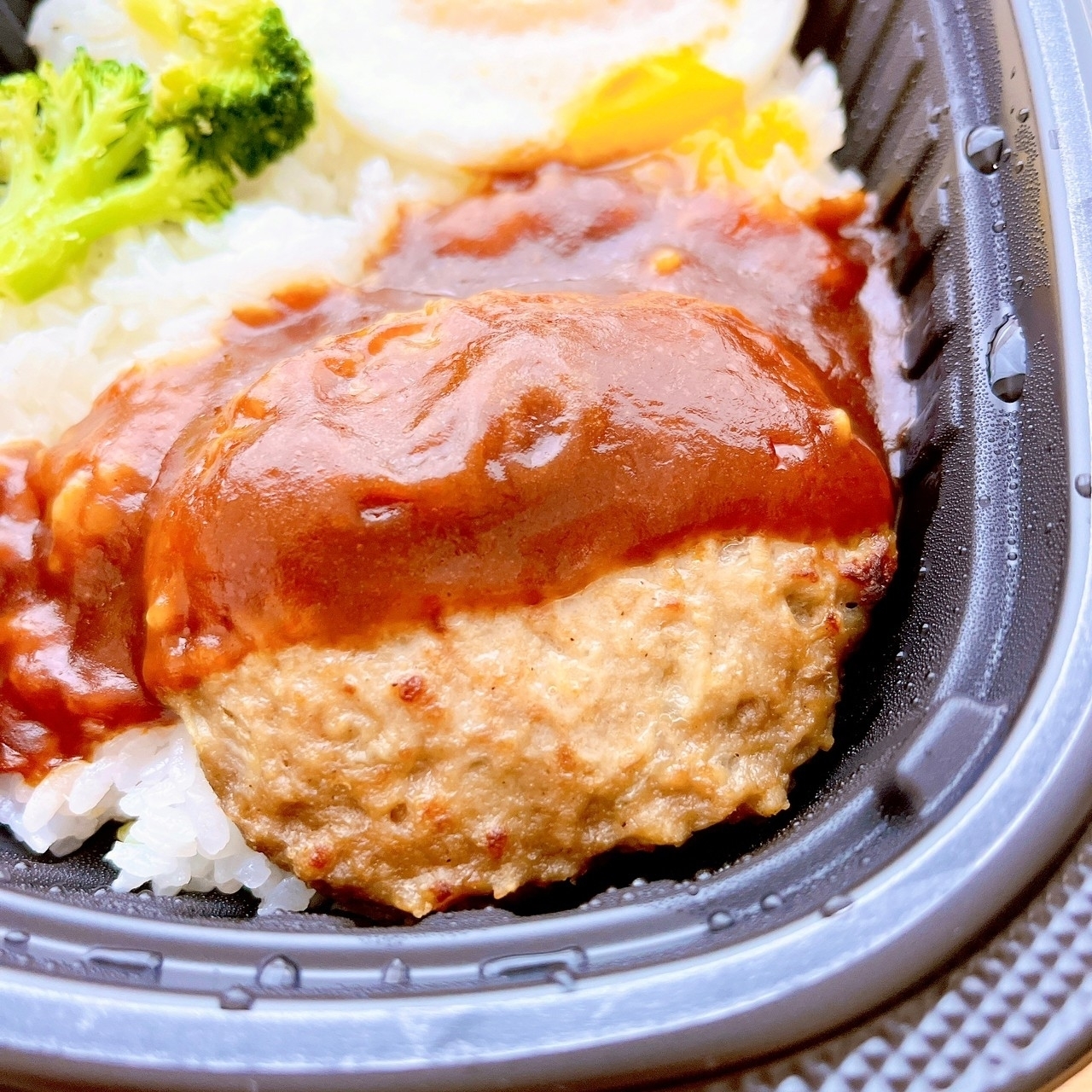 LAWSON(ローソン)のおすすめ商品「濃厚デミソースのロコモコ」