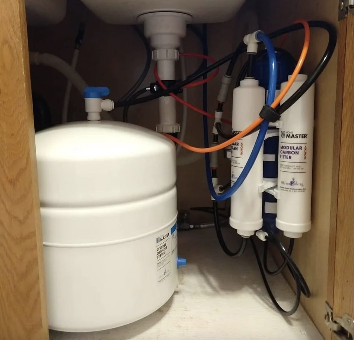Water filtration system underneath kitchen sink