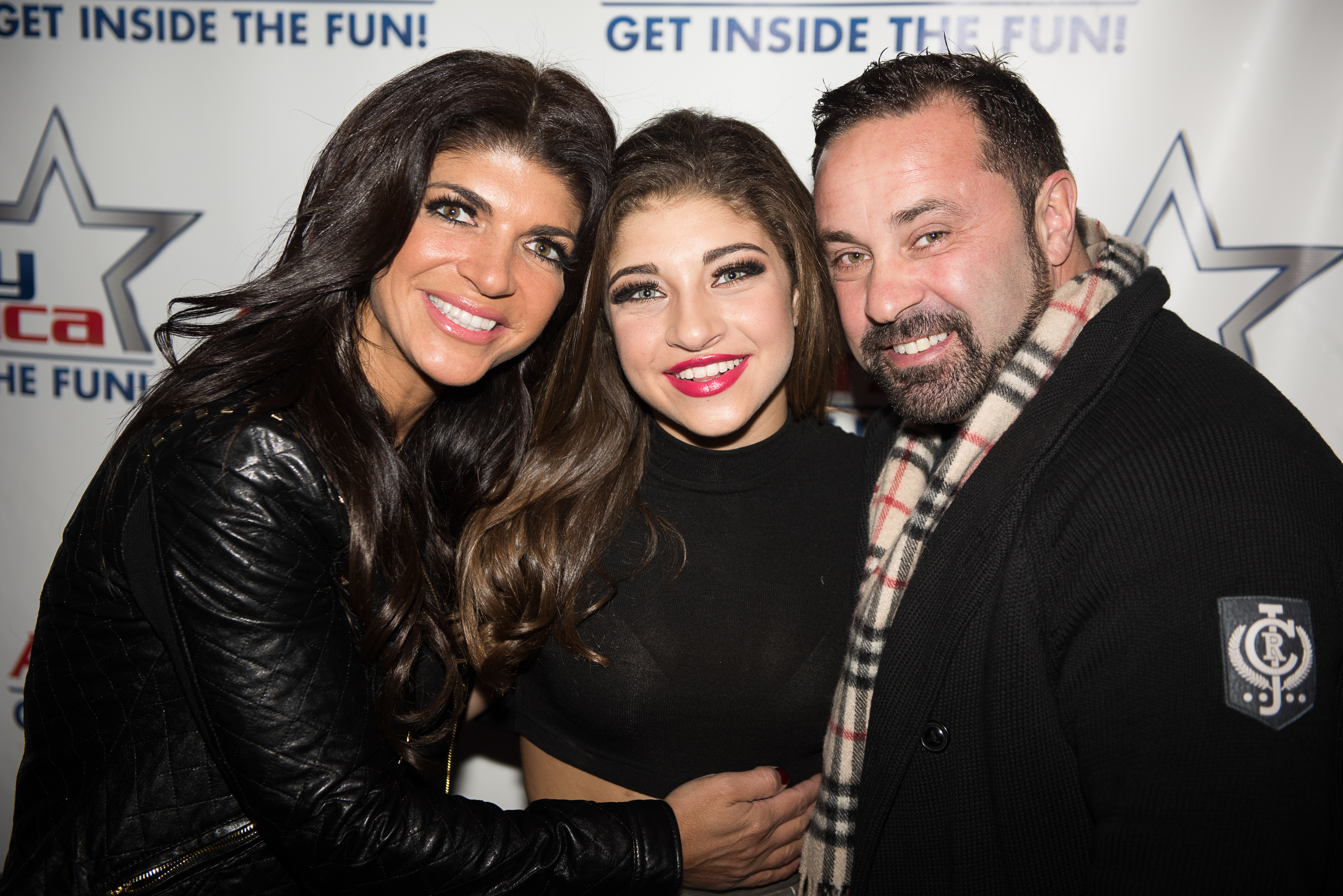 gia in the middle of her parents at an event