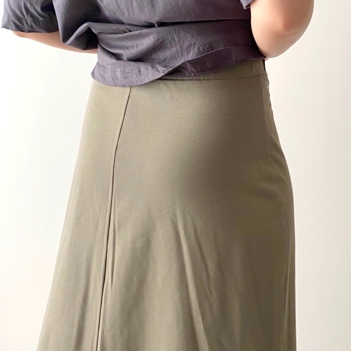 UNIQLO（ユニクロ）のおすすめファッションアイテム「ナローフレアマキシスカート」