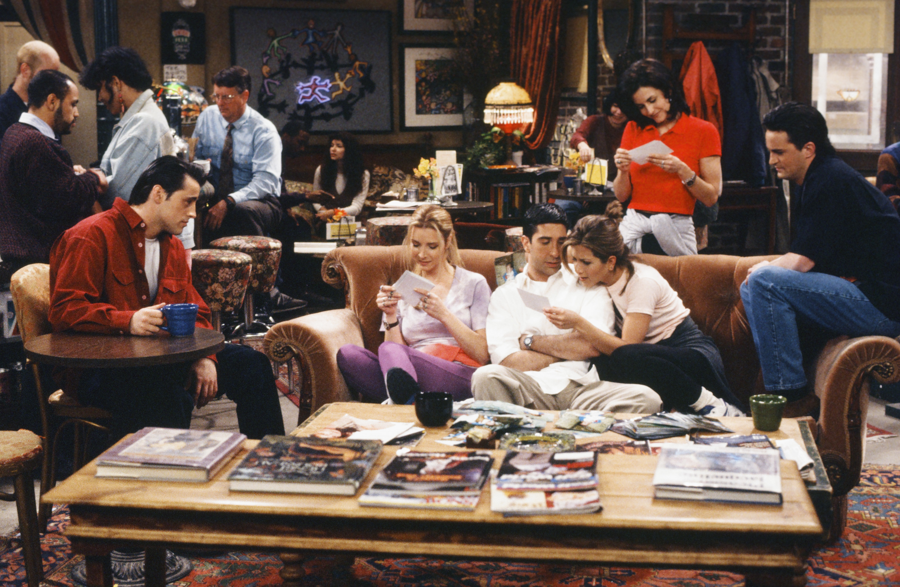Joey Tribianni, Phoebe Buffay, Ross Gellar, Rachel Green, Monica Gellar, and Chandler Bing in Central Perk