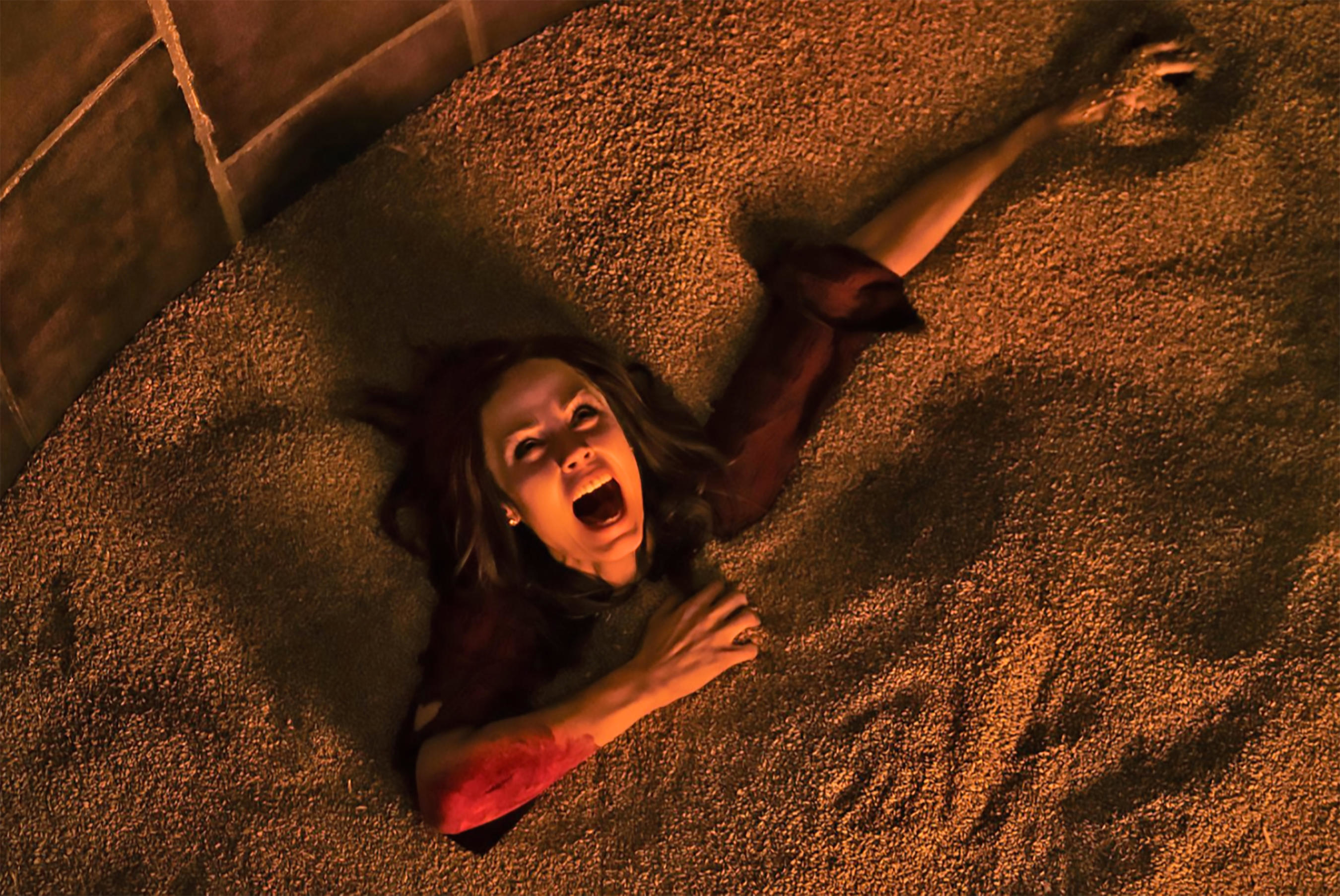 Laura Vandervoort screams while stuck in a grain silo