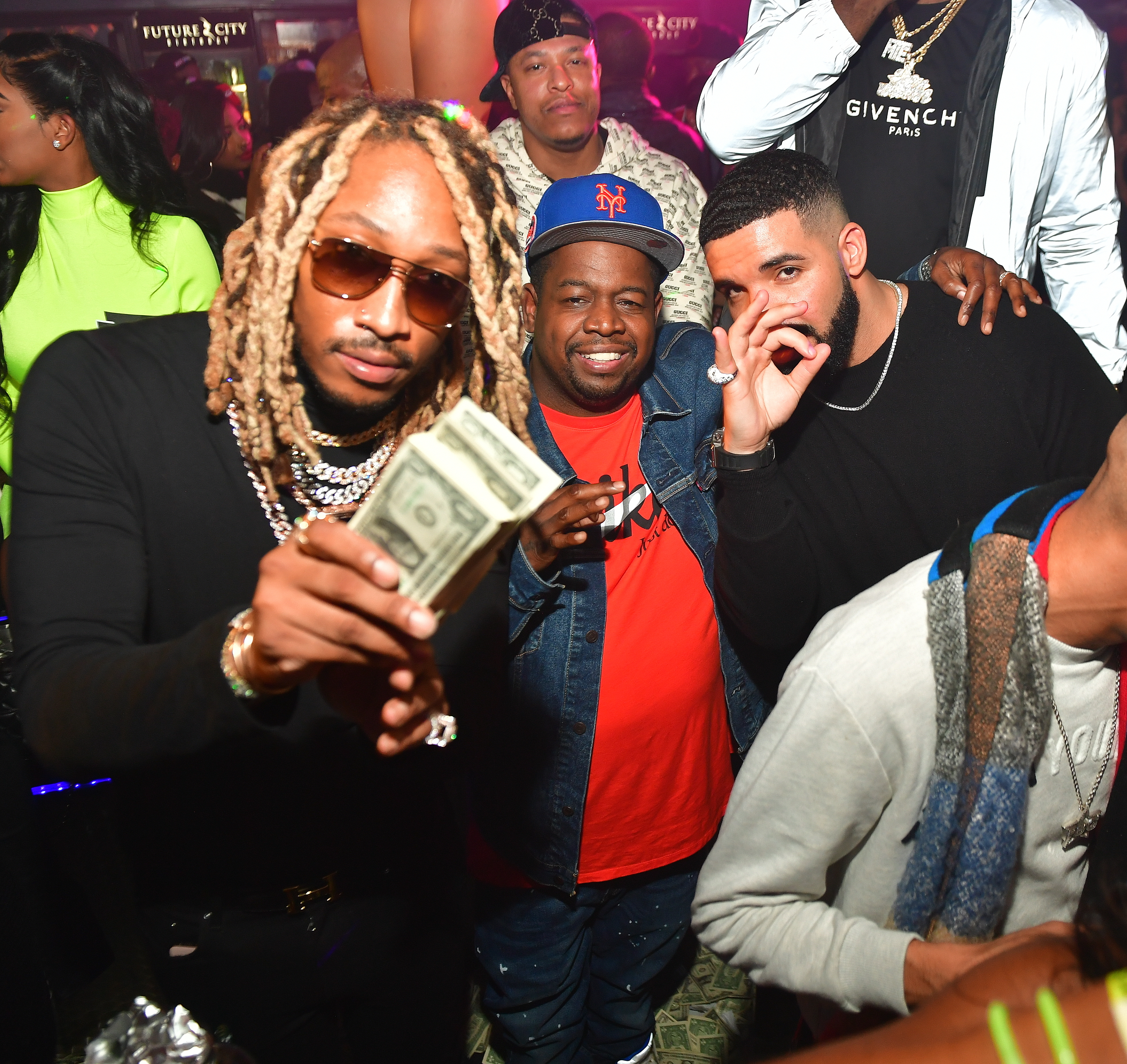 drake partying with friends