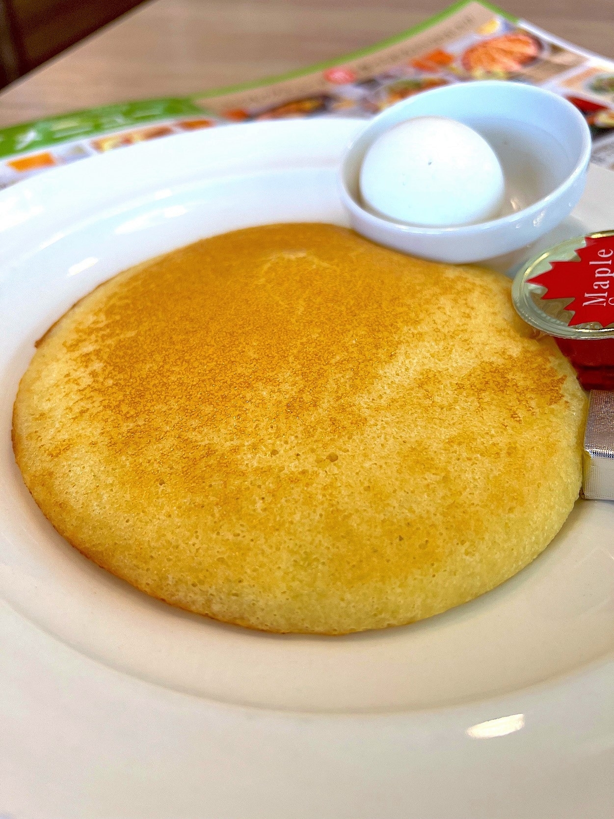 ガストのおすすめフード「パンケーキ＆ゆで卵セット」