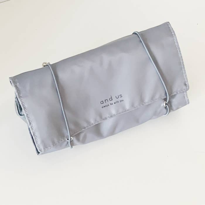 3COINSのおすすめの便利アイテム「【and us】取り外しポーチ」