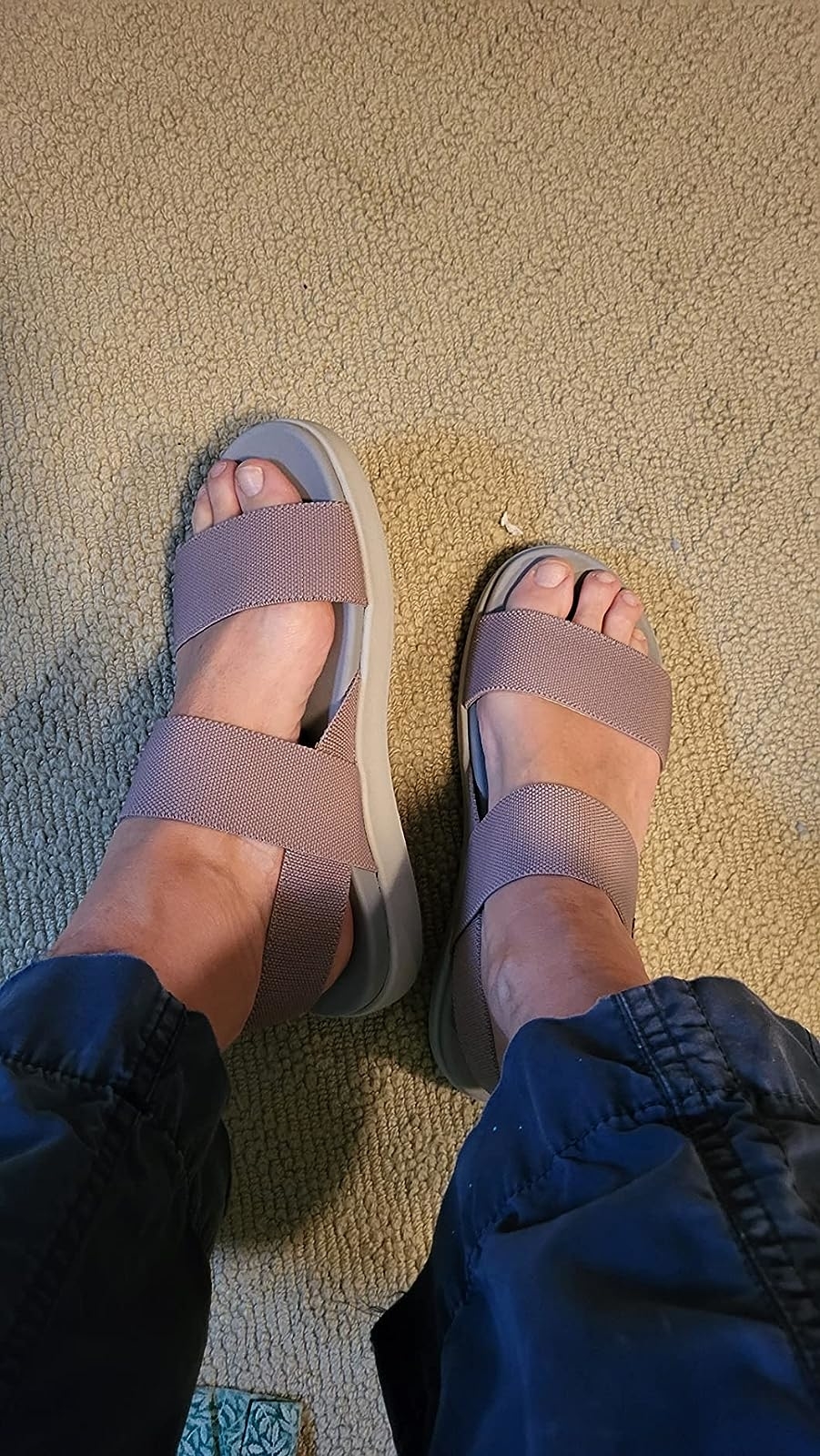 What kind of sandals can a flat footed person wear? - Quora