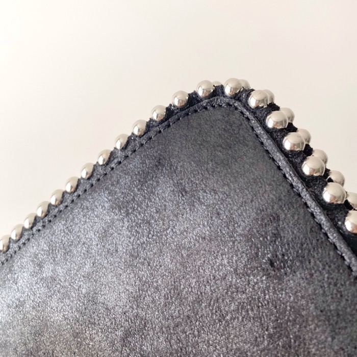 ZARA（ザラ）のおすすめのバッグ「スタッズ付きウォレット型ショルダーバッグ」