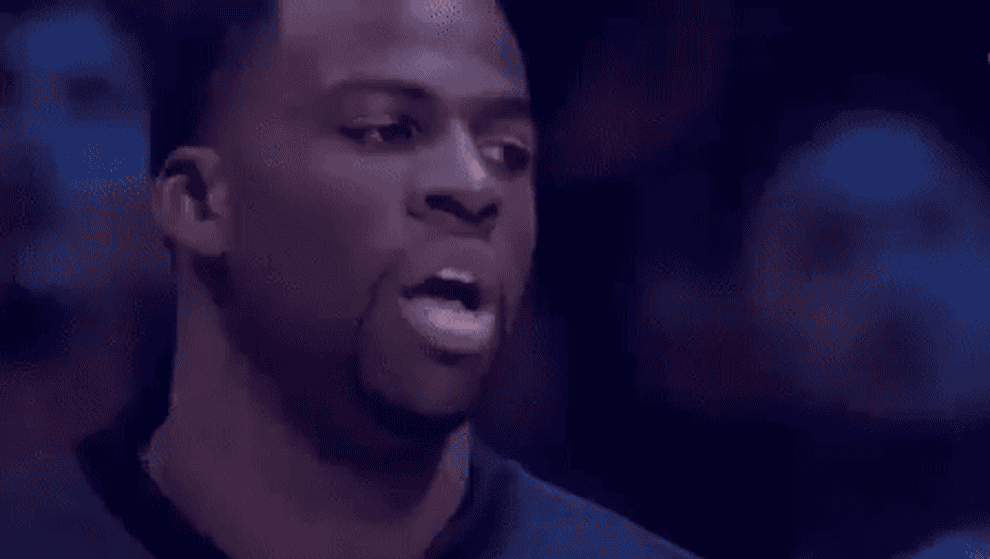 Draymond Green fails to hold in his laugh