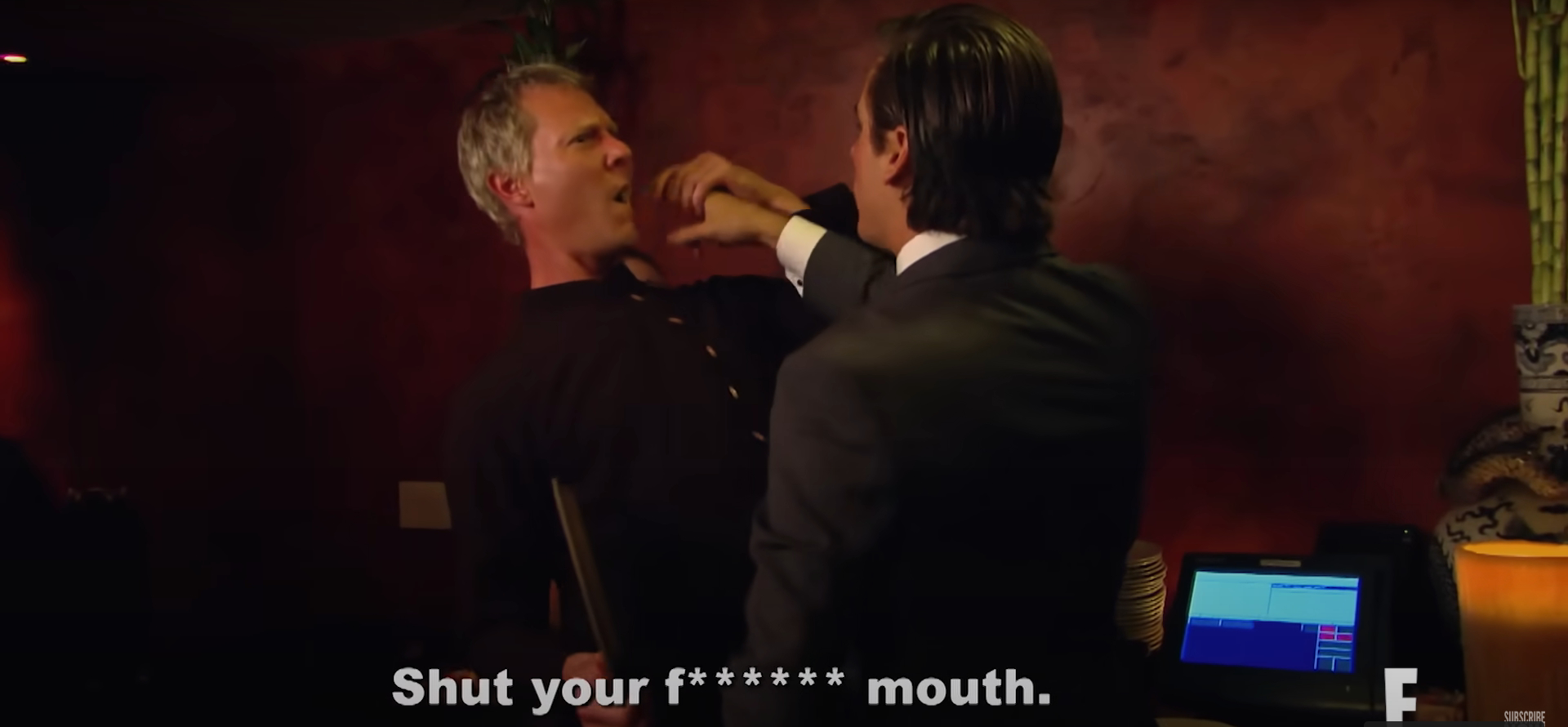 Scott Disick shoving money in a waiter&#x27;s mouth