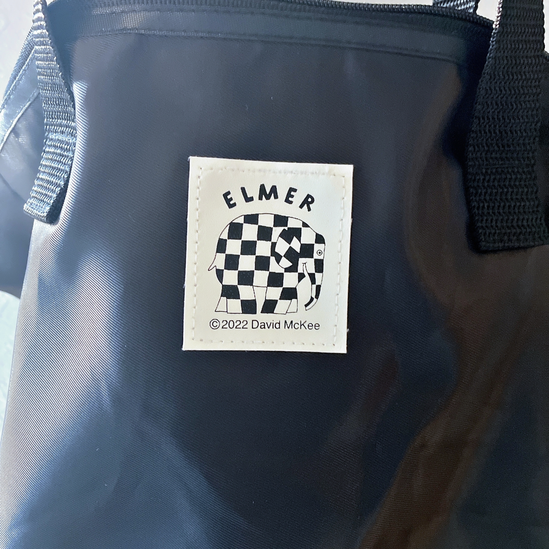 DAISO(ダイソー)のおすすめバッグ「マザーズマチ付バッグ(ELMER)」