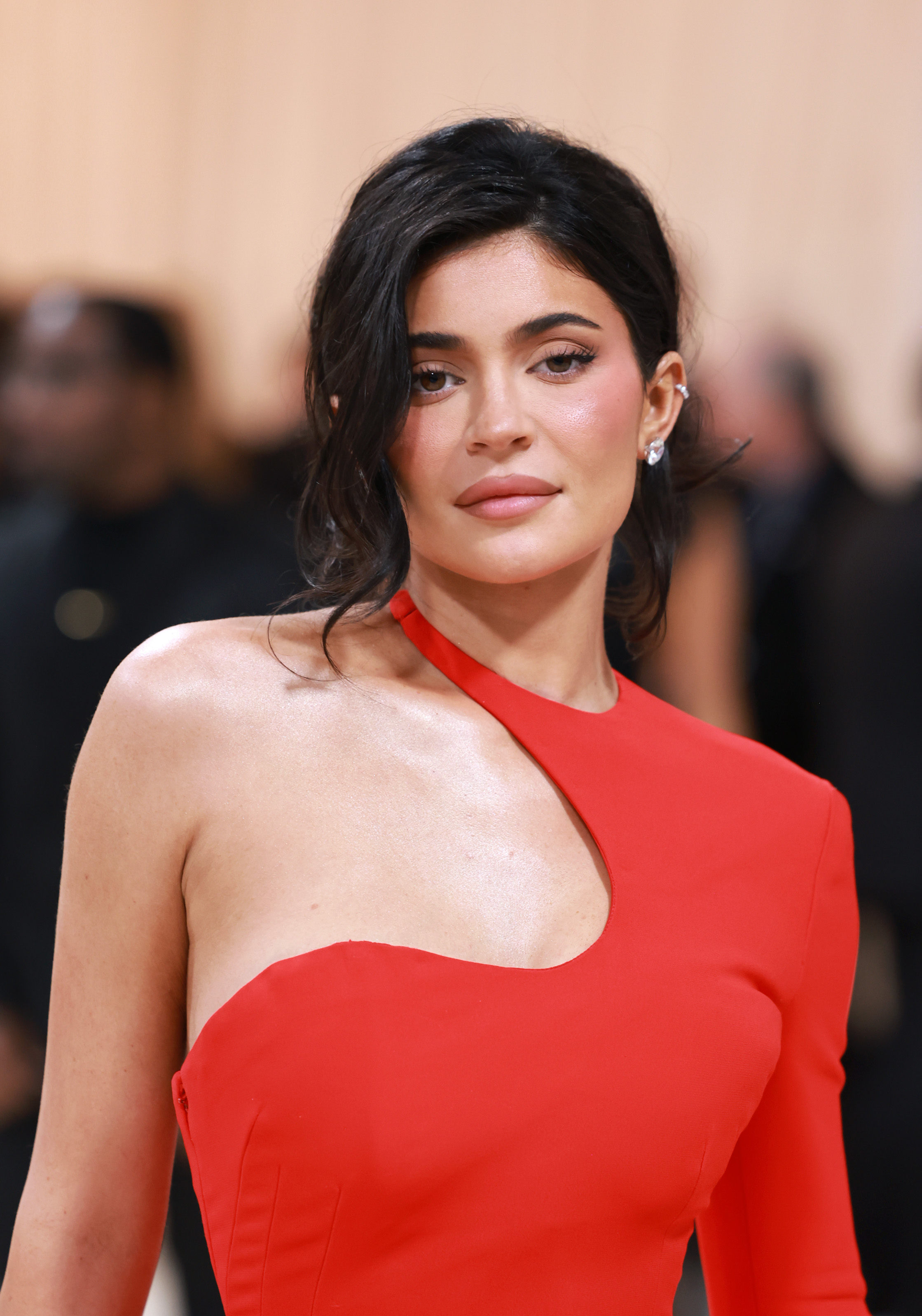 Kylie And Kendall Jenner Were Verbally Abused By Paparazzi As Teens