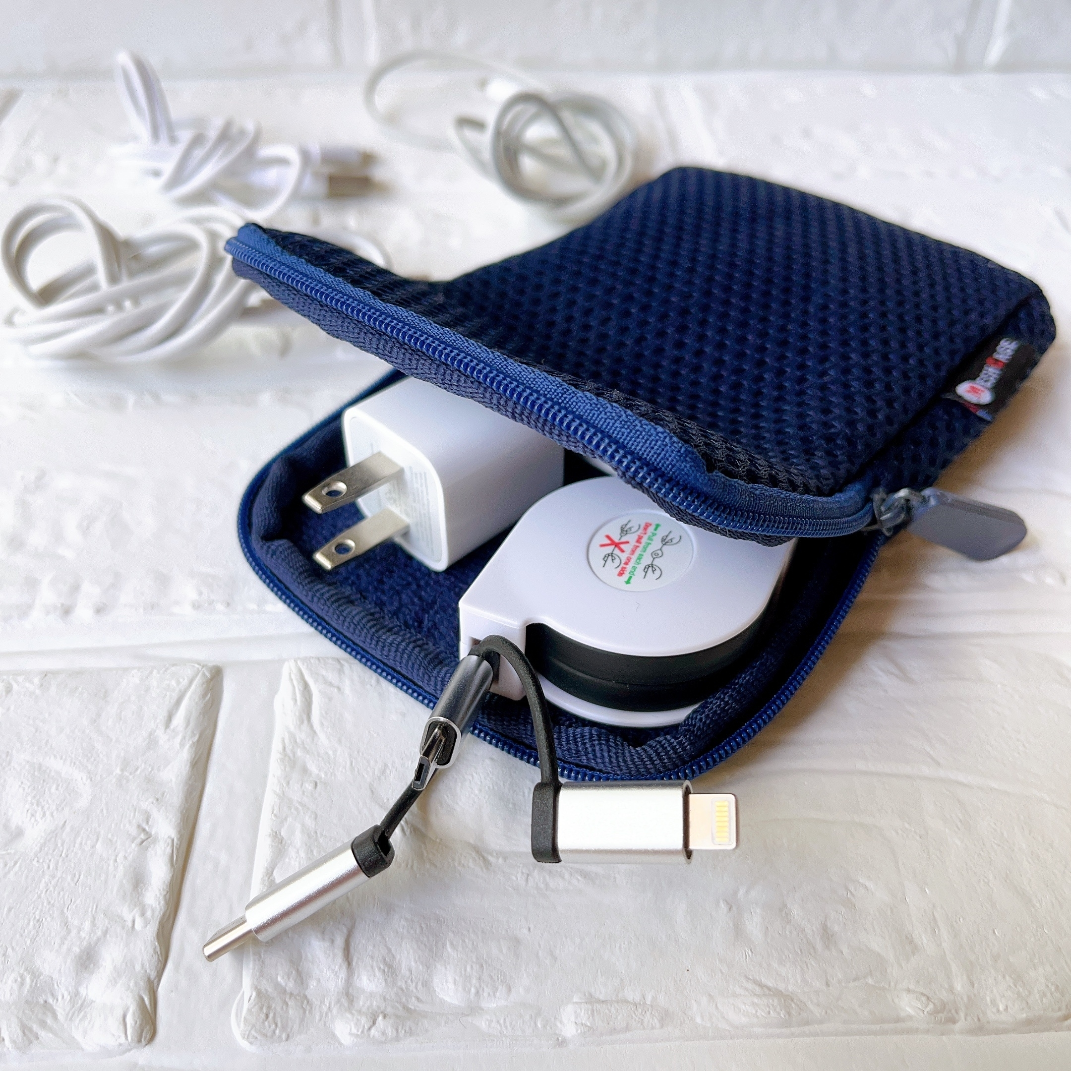 NITORI（ニトリ）おすすめの充電ケーブル「デコホーム商品 3in1ケーブル（WH）」