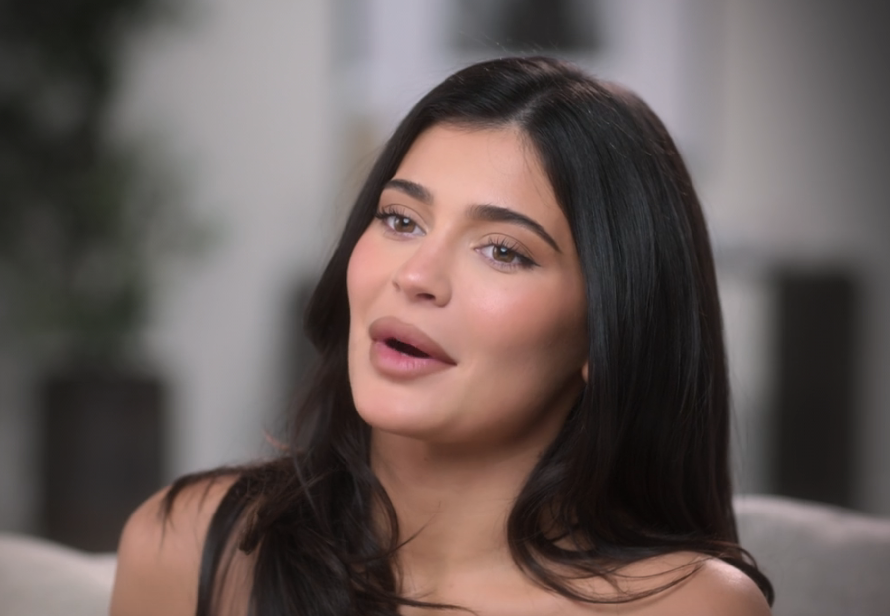 Unsurprised fans react to Kylie Jenner's boob job admission