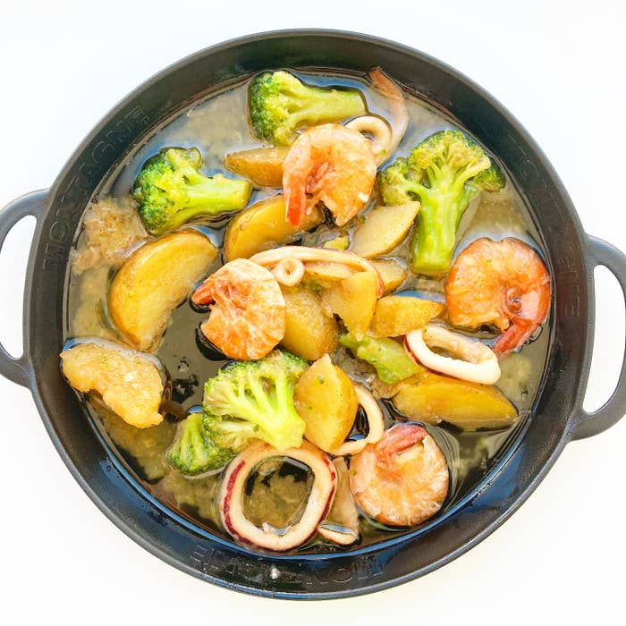 無印良品の本格おつまみ「フライパンでつくるミールキット 海老といかのアヒージョ」