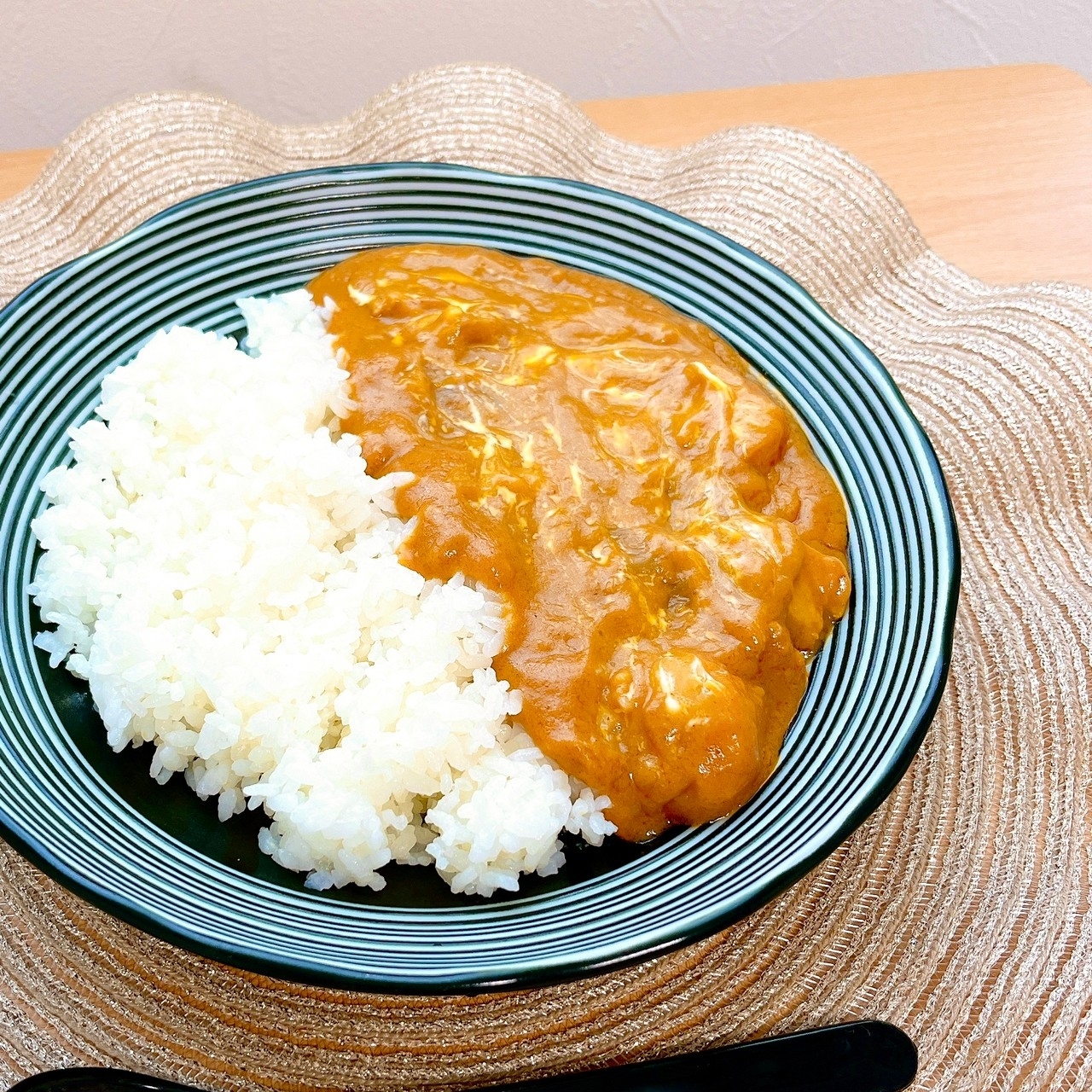 DAISO(ダイソー)のオススメのコースター「フリルランチョンマット」