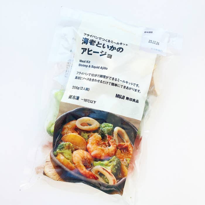 無印良品の本格おつまみ「フライパンでつくるミールキット 海老といかのアヒージョ」