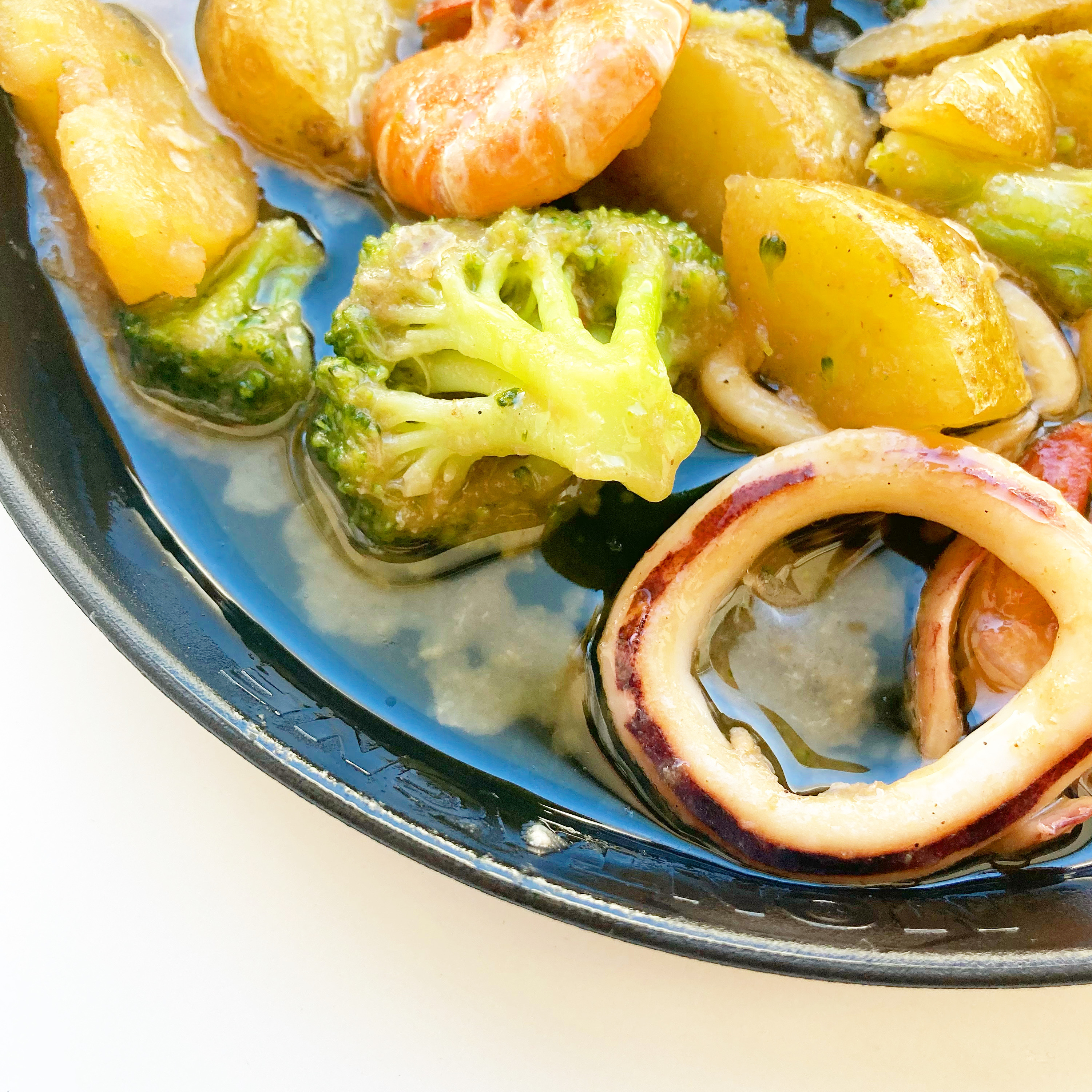 無印良品の本格おつまみ「フライパンでつくるミールキット 海老といかのアヒージョ」