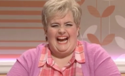 Aidy Bryant laughing on &quot;SNL&quot;