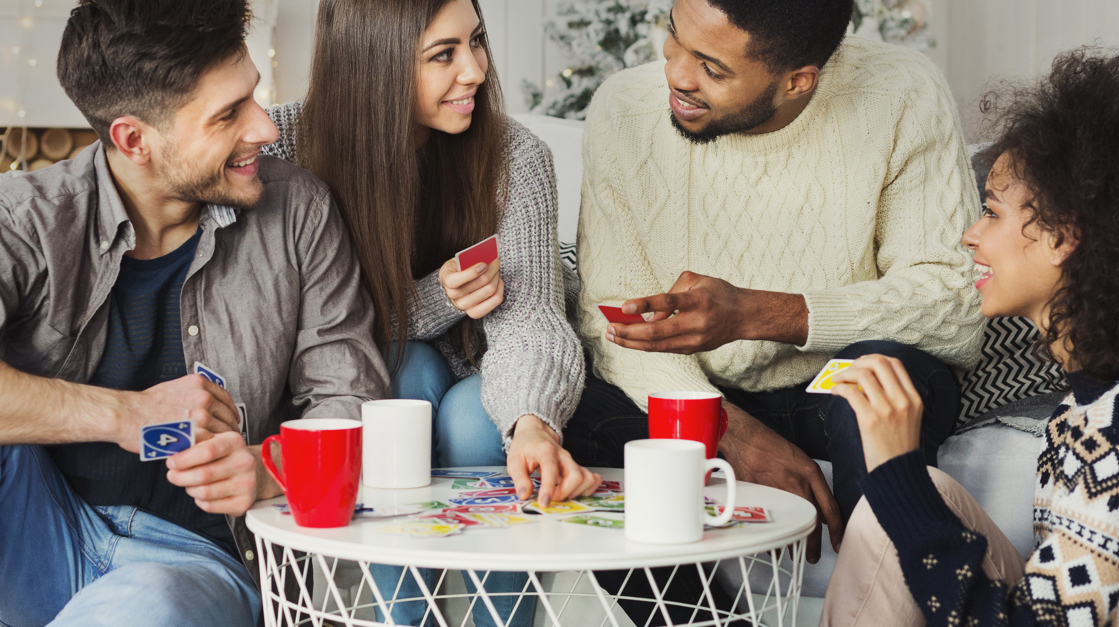 group of friends playing uno