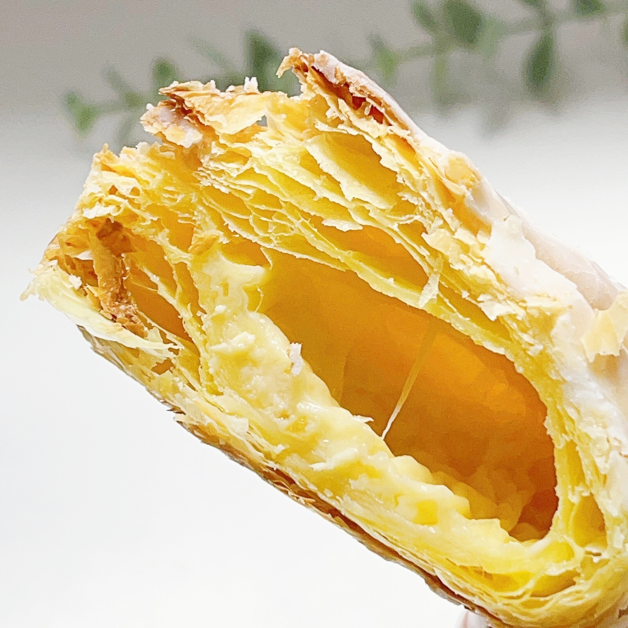 セブン-イレブンのおすすめ菓子パン「瀬戸内産レモンの三角パイ」