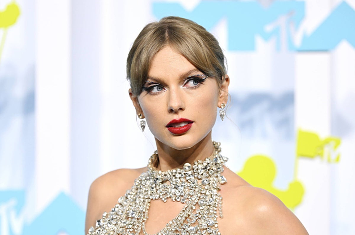 Taylor Swift Paid Nearly $3,000 to Look Like a N.Y.C. Tourist