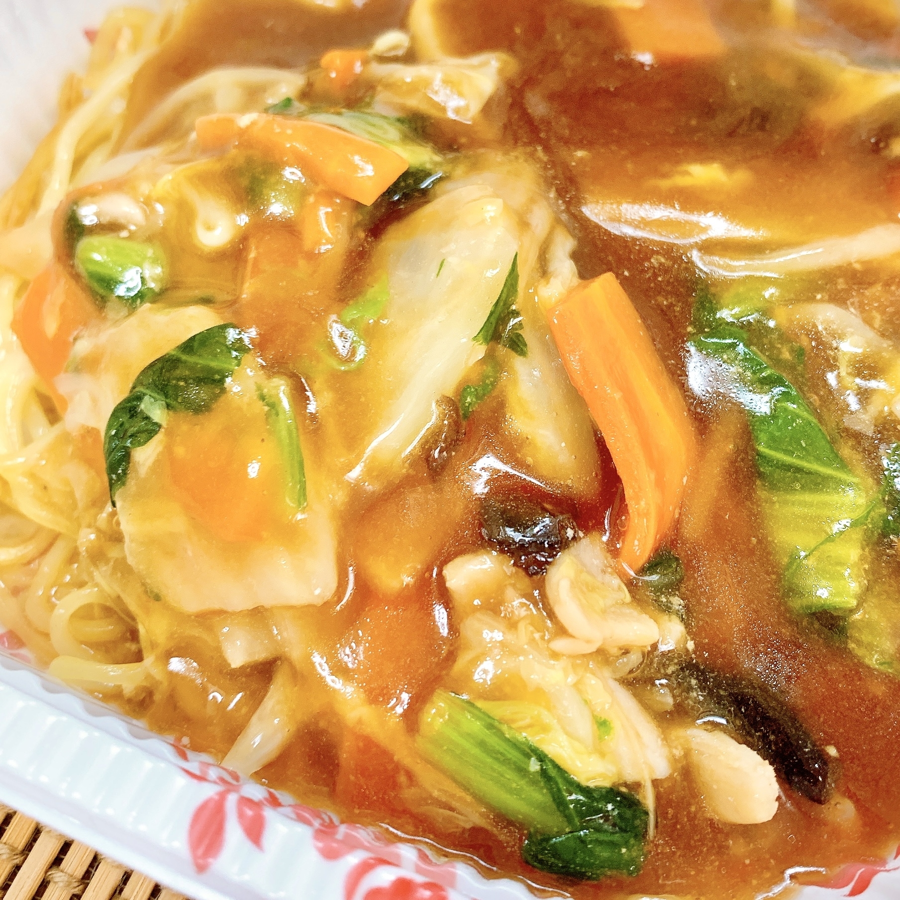 FamilyMart(ファミリーマート)のおすすめの冷凍食品「鉄板焼き麺が香ばしい五目あんかけ焼そば」