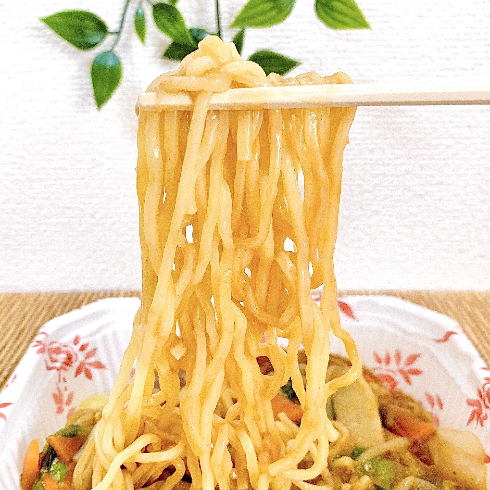 FamilyMart(ファミリーマート)のおすすめの冷凍食品「鉄板焼き麺が香ばしい五目あんかけ焼そば」