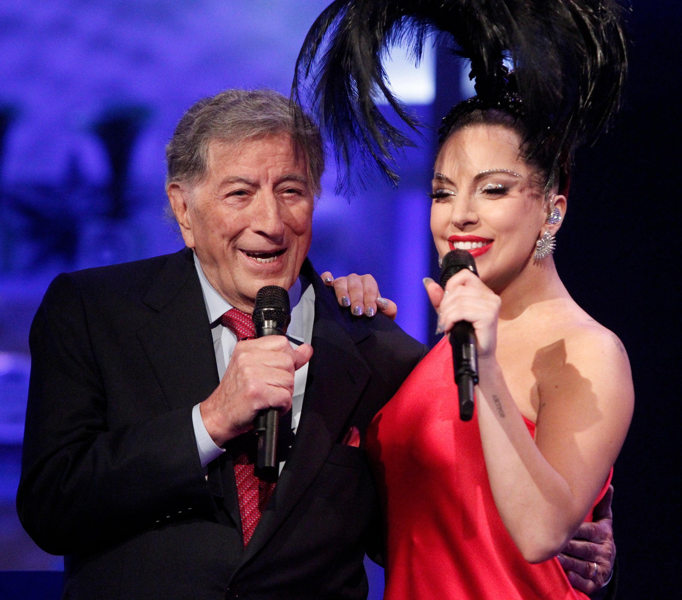 Tony and Gaga singing onstage