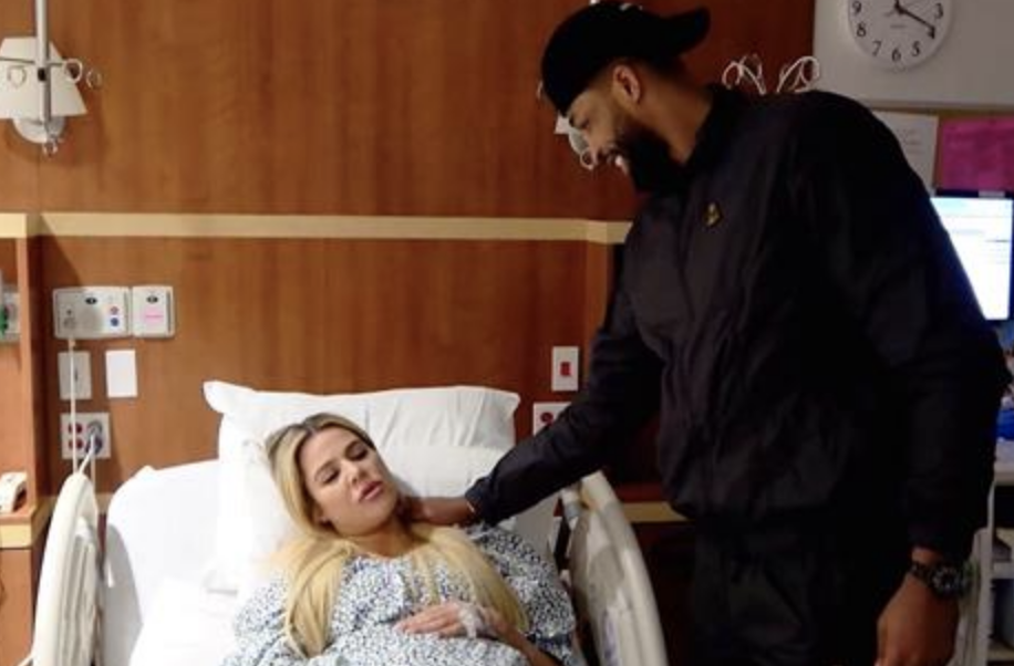 Tristan comforting Khloé in her hospital bed