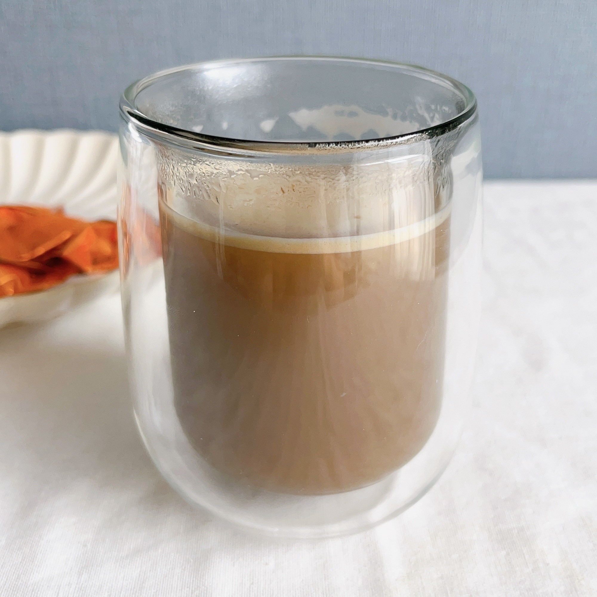 ダイソーのオススメのグッズ「ダブルウォールグラス（丸型、グレー、300mL）」