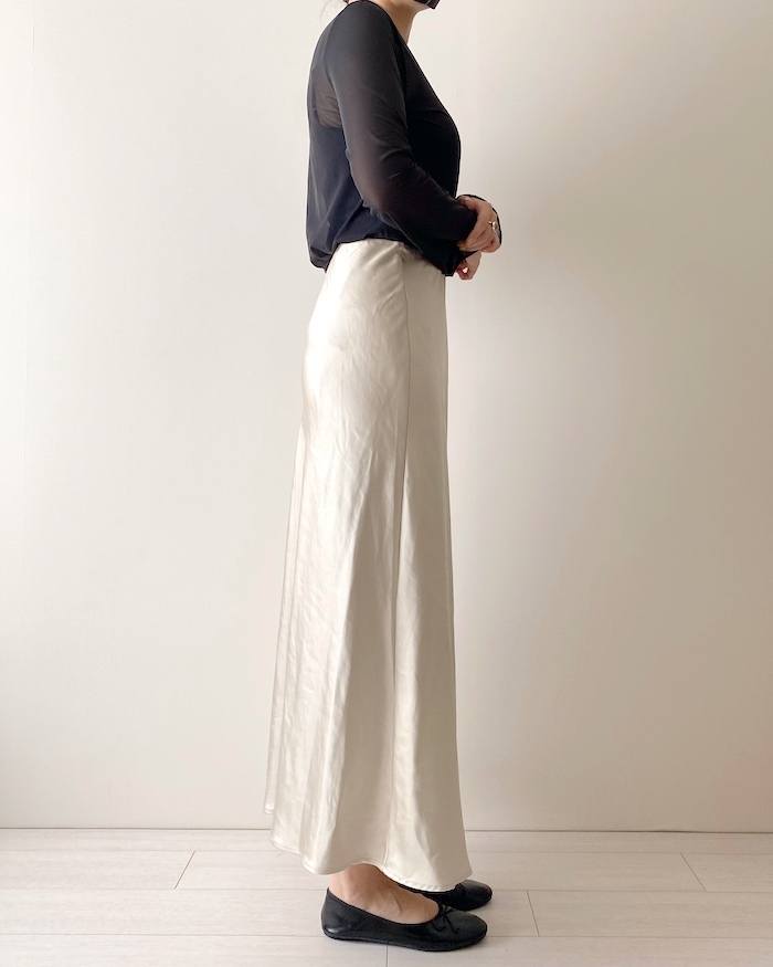 GU（ジーユー）のオススメのスカート「サテンロングスカート（丈標準83.0～90.0cm）」のコーディネート