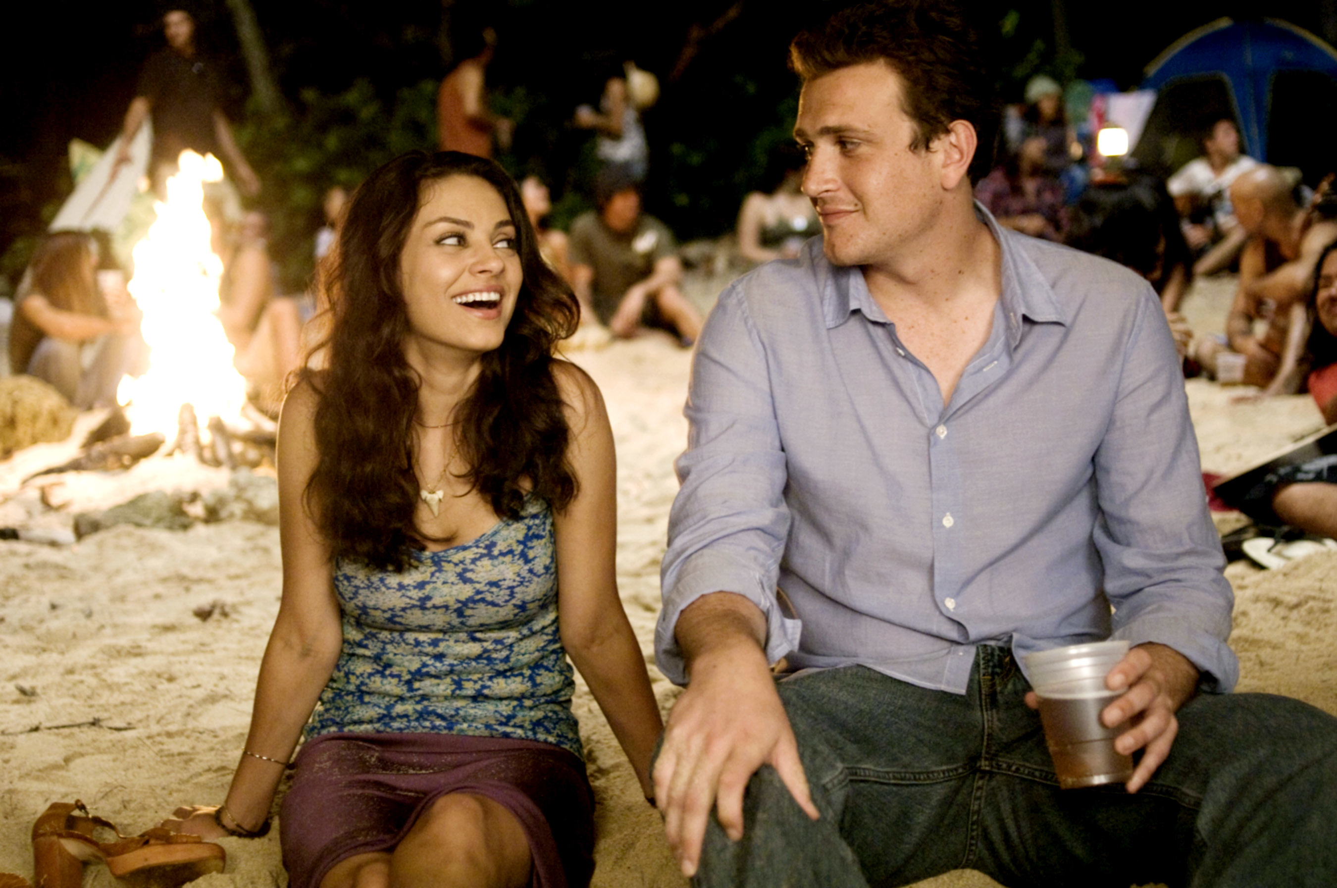 Mila Kunis and Jason Segel talking on a beach in Forgetting Sarah Marshall