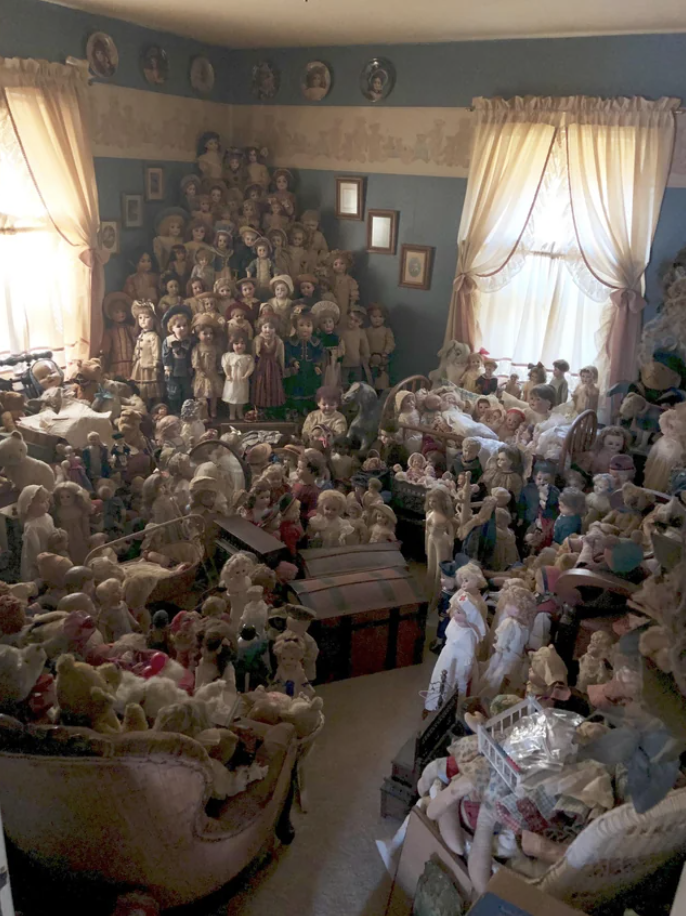 room full of creepy dolls
