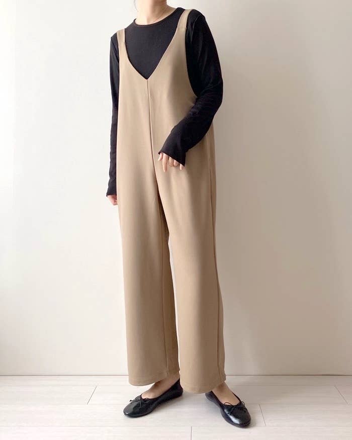 GU】顔まわりがスッキリ見えて感動…！2990円の「優秀サロペット」着る 